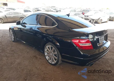 2014 Mercedes-Benz C 250 из США, поврежденный, VIN WDDGJ4HB4EG160511